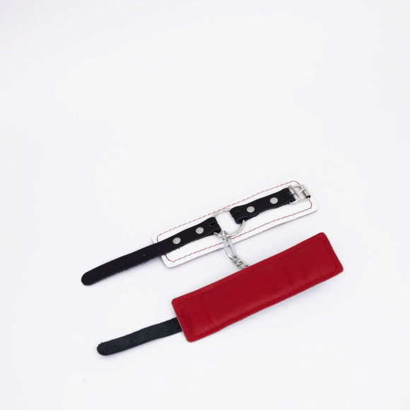 Бело-красные кожаные наручники