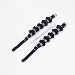 Черные кожаные наручники из звеньев