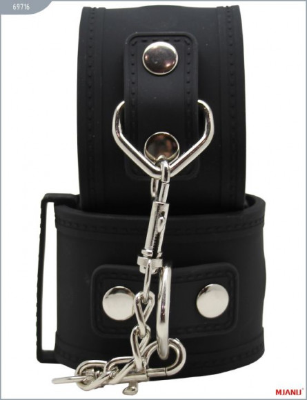 Чёрные силиконовые наручники с фиксацией