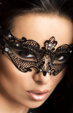 Таинственная маска со стразами Таинственная маска со стразами
