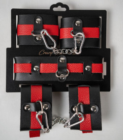 Черно-красный набор фиксаций: наручники, оковы и ошейник